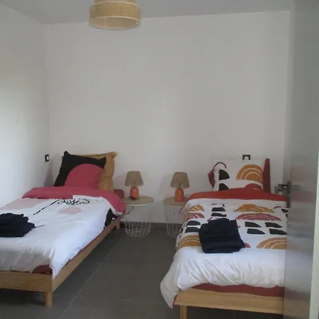 Maisonnette Independante Pour 4 Personnes - Pmr بيت للعطل *