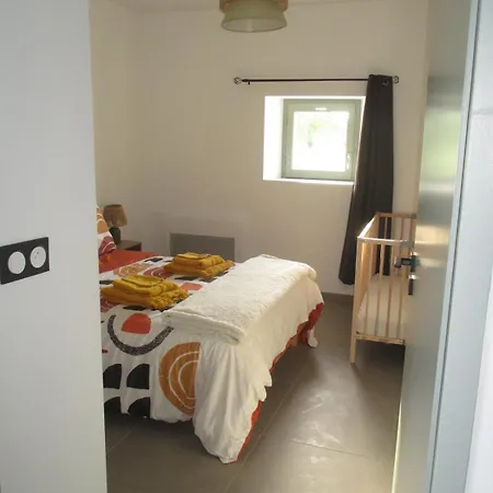 Maisonnette Independante Pour 4 Personnes - Pmr بيت للعطل *